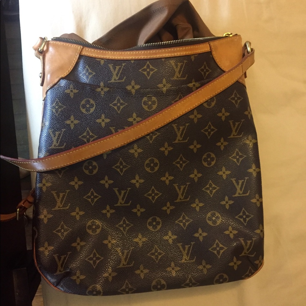 Louis Vuitton cross body, large